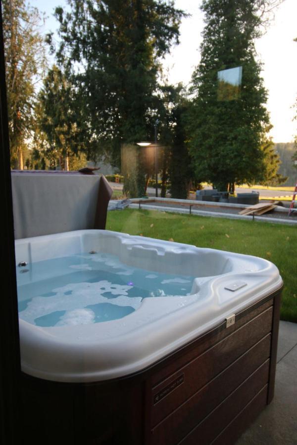 Onalaska Luxe Lake Cabin Hot Tub Grill Firepit Ev Charger מראה חיצוני תמונה