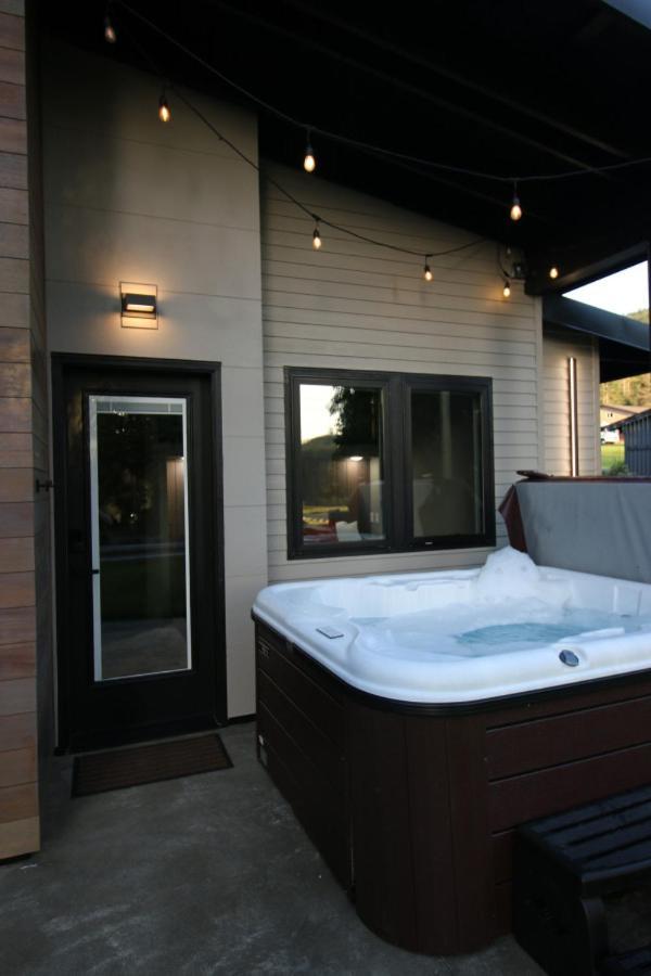 Onalaska Luxe Lake Cabin Hot Tub Grill Firepit Ev Charger מראה חיצוני תמונה